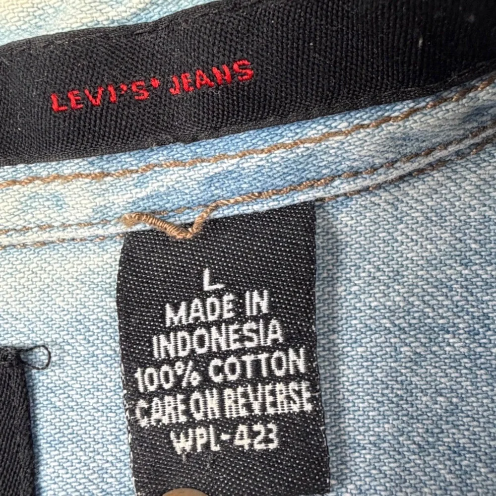 Levis‎ Red Tab Mens Large Light Wash Denim Button Down Shirt Long Sleeve Cotton